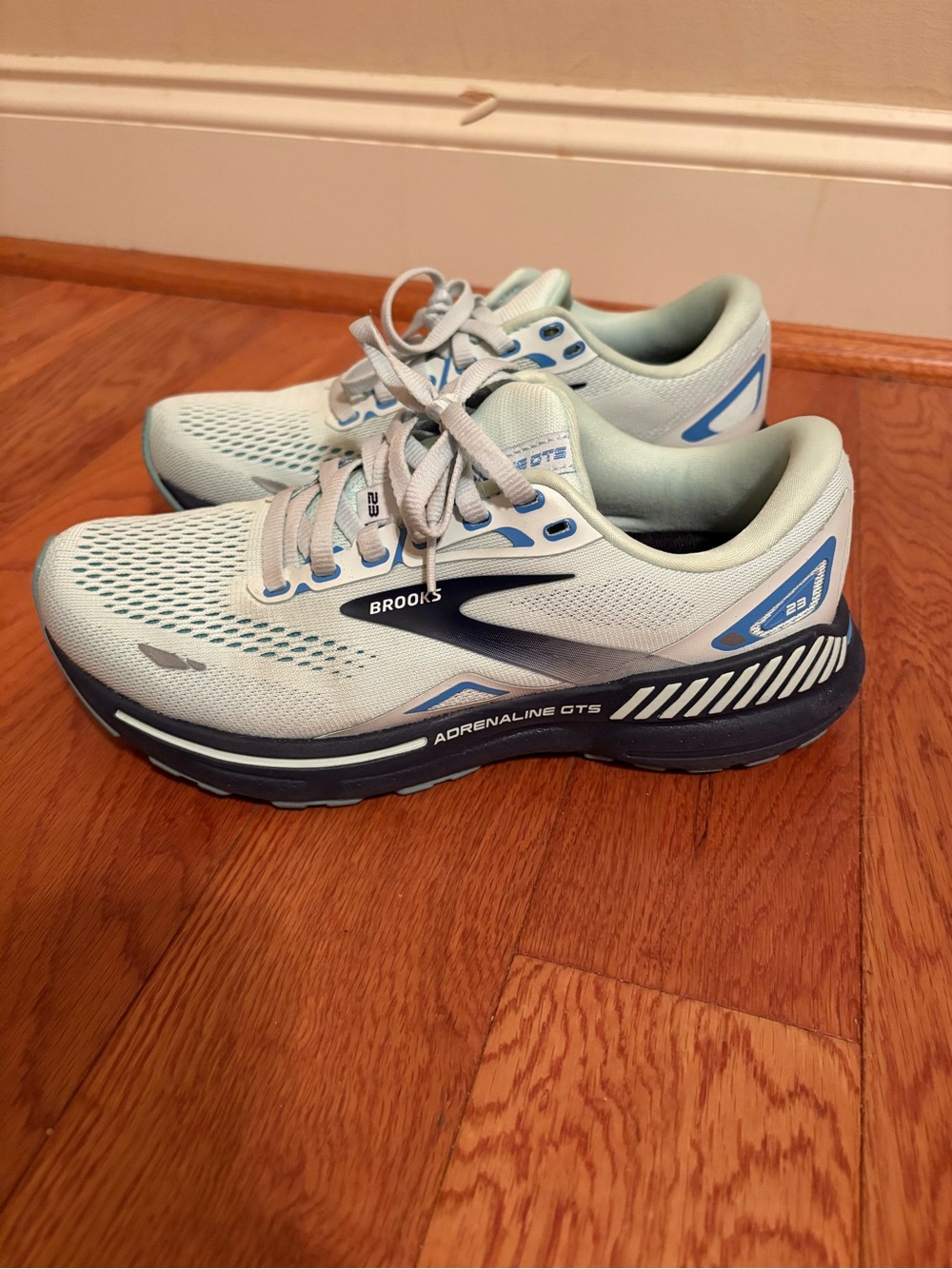 BROOK’s WOMEN'S ADRENALINE GTS ‘23